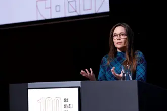 Katrín Jakobsdóttir heldur ræðu á 100 ára afmæli LSR